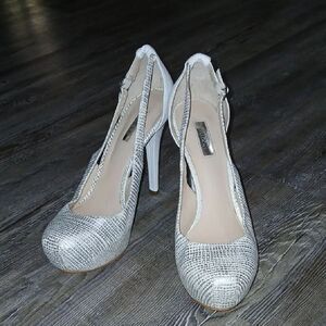 Guess Jacoba Platform High Heel 4.5"   classy elegant Pump Size 7.5  EUC